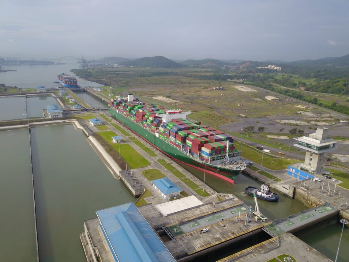 Buque portacontenedores rompe marca de capacidad y tamaño en el Canal de Panamá
