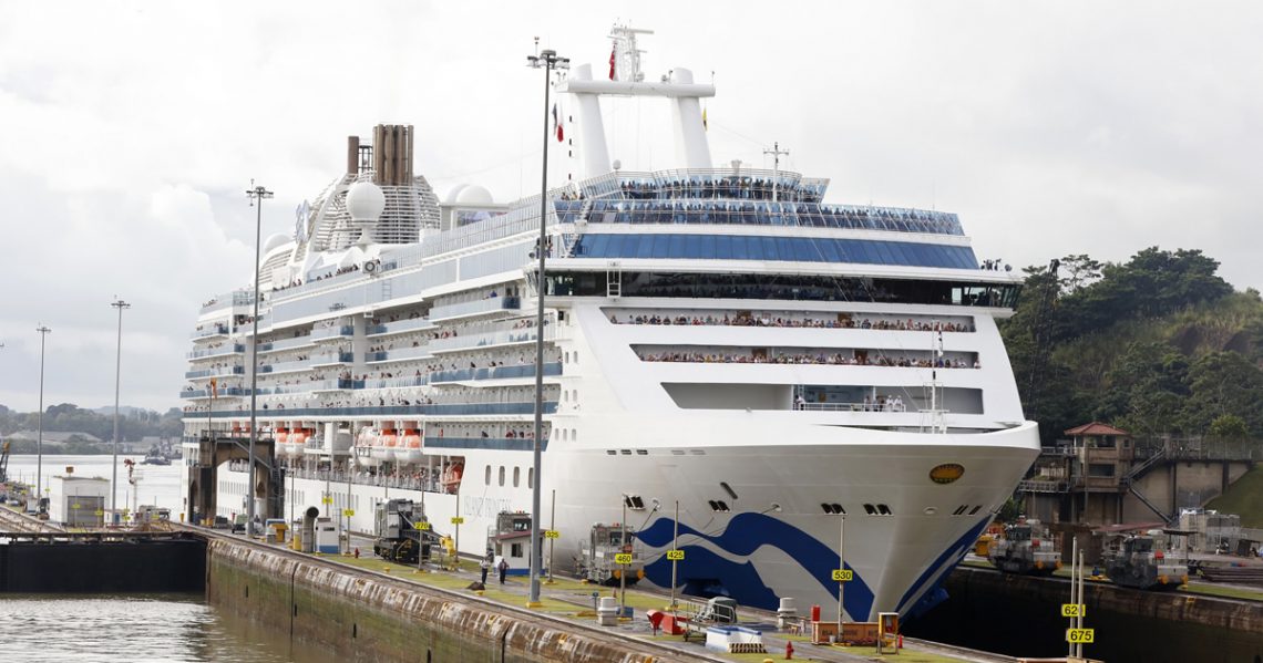 El Canal de Panamá espera récord de tránsito de cruceros neopanamax para la temporada 2019-2020