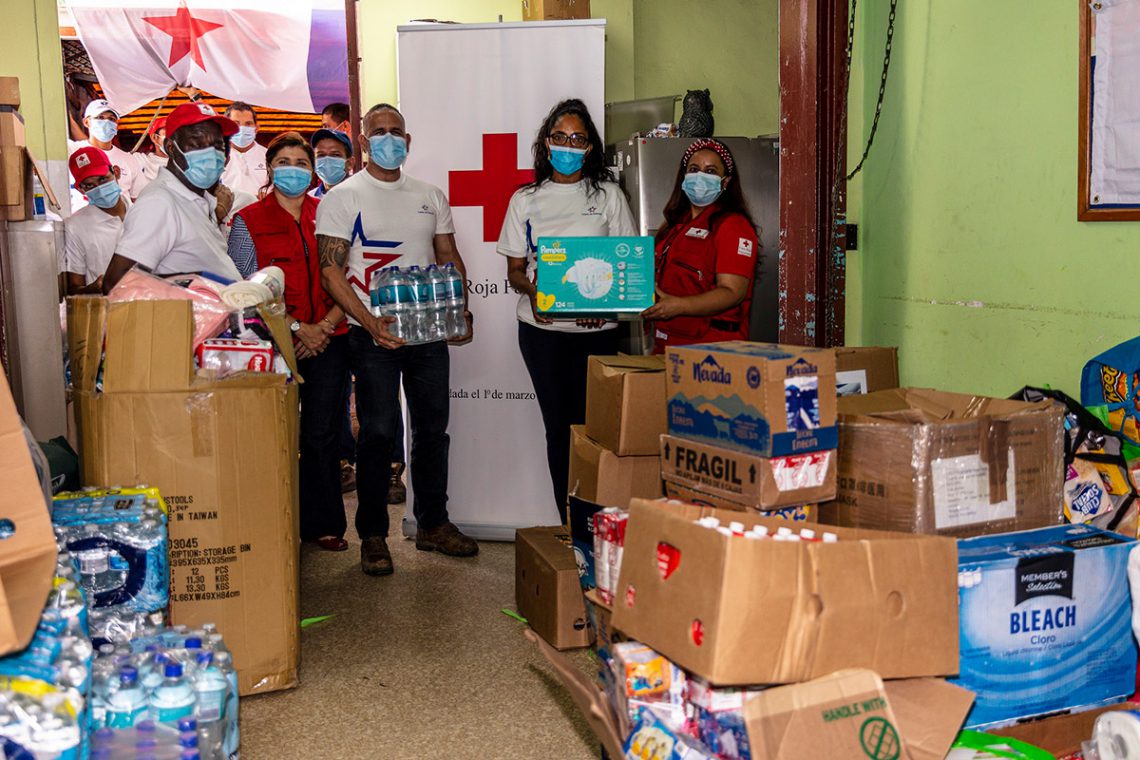 Colaboradores del Canal de Panamá entregan donaciones para damnificados por huracanes