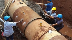 Concluye reparación de línea en toma de agua de Mendoza
