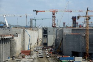 Instalarán última de 16 compuertas en nuevas esclusas del Canal Ampliado