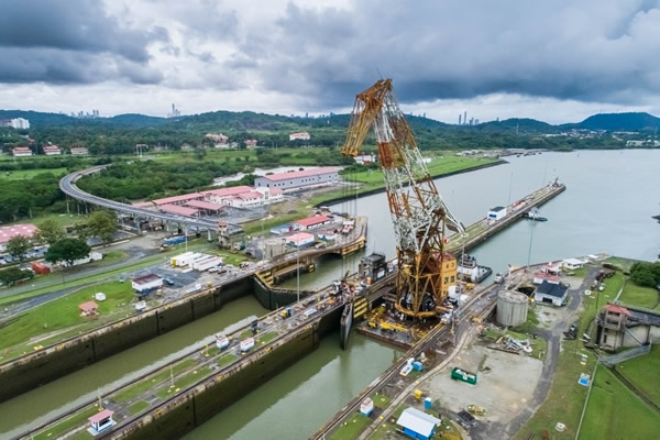 Trabajos de mantenimiento rigurosos, perfeccionados durante décadas, concluyen en las esclusas del Canal de Panamá