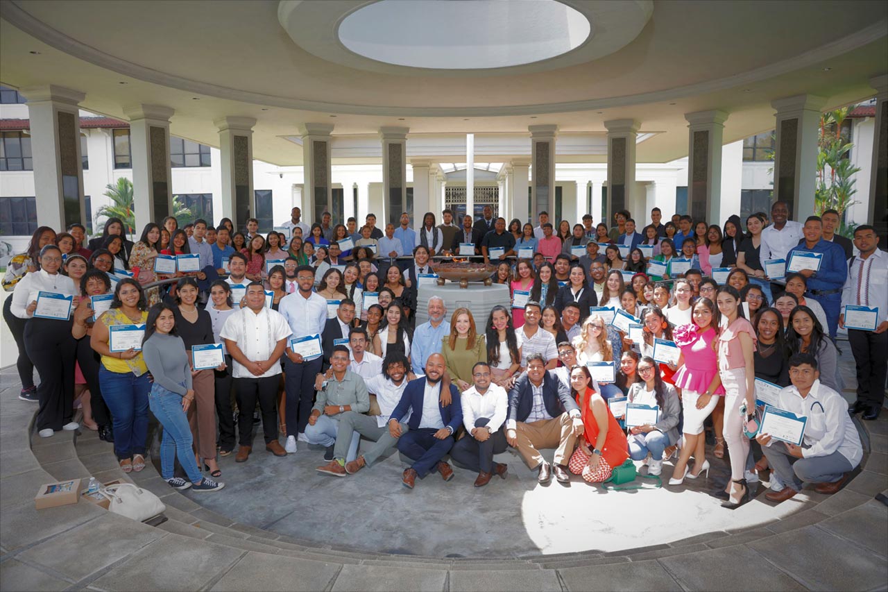 Laboratorio Latinoamericano de Acción Ciudadana 2022 gradúa 150 nuevos líderes juveniles