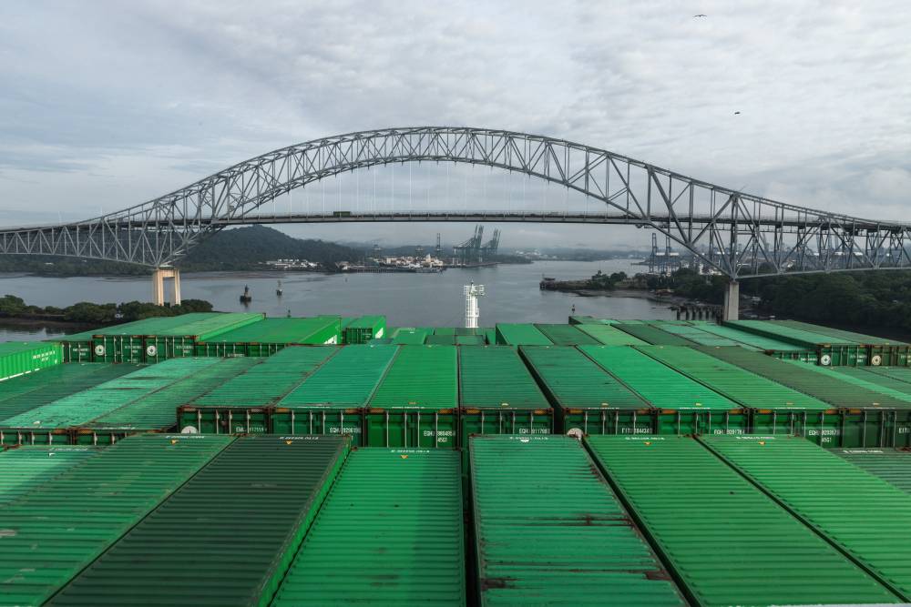 Canal de Panamá recibe al EVER MAX con capacidad para más de 17 mil TEU