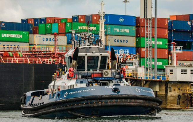 transit the panama canal by yacht