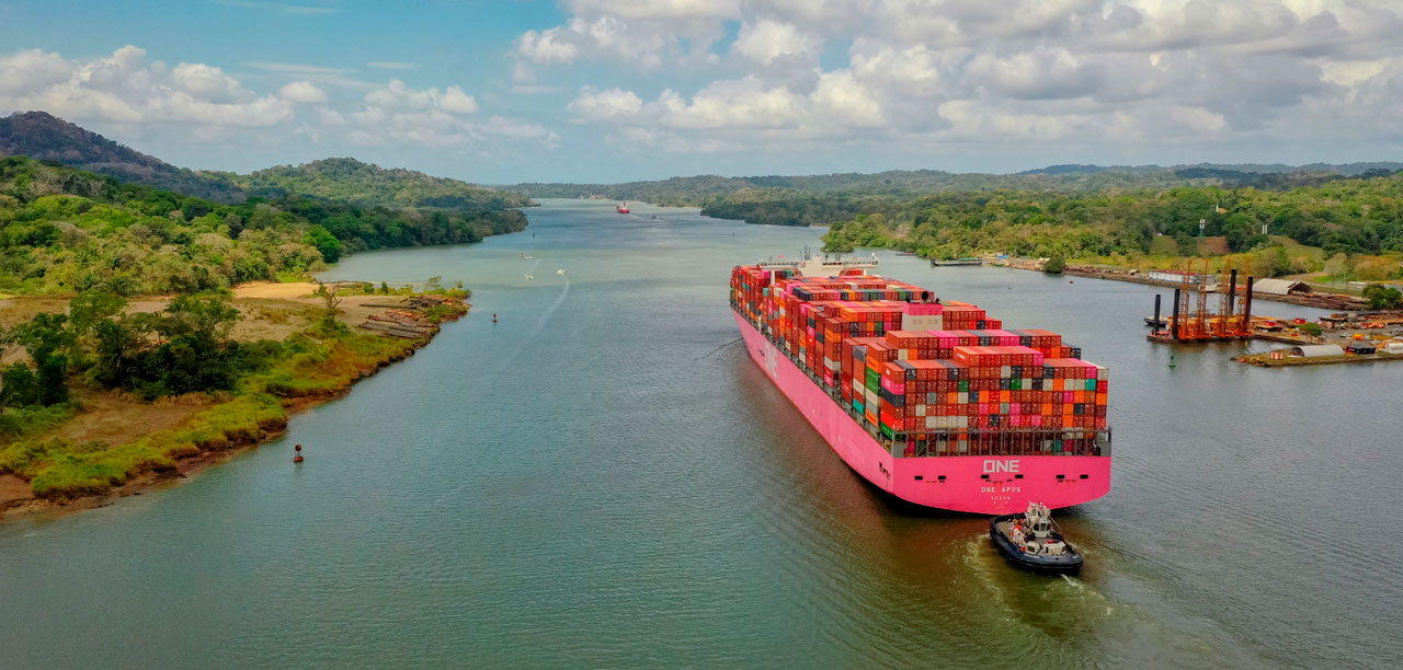 transit the panama canal by yacht