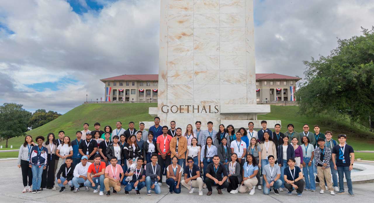 61 jóvenes inician en el programa de Ayudantes Estudiantiles del Canal de Panamá