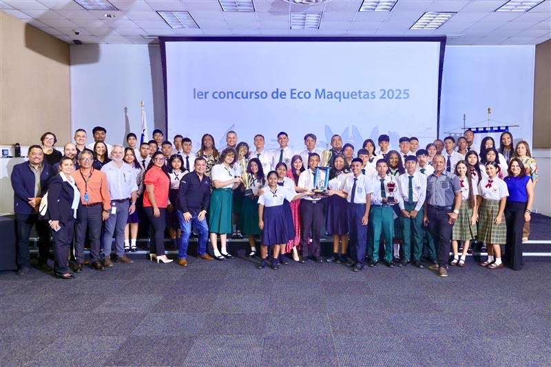 Jóvenes creativos brillan en el concurso “ECOMAQUETAS 2025” del Canal de Panamá