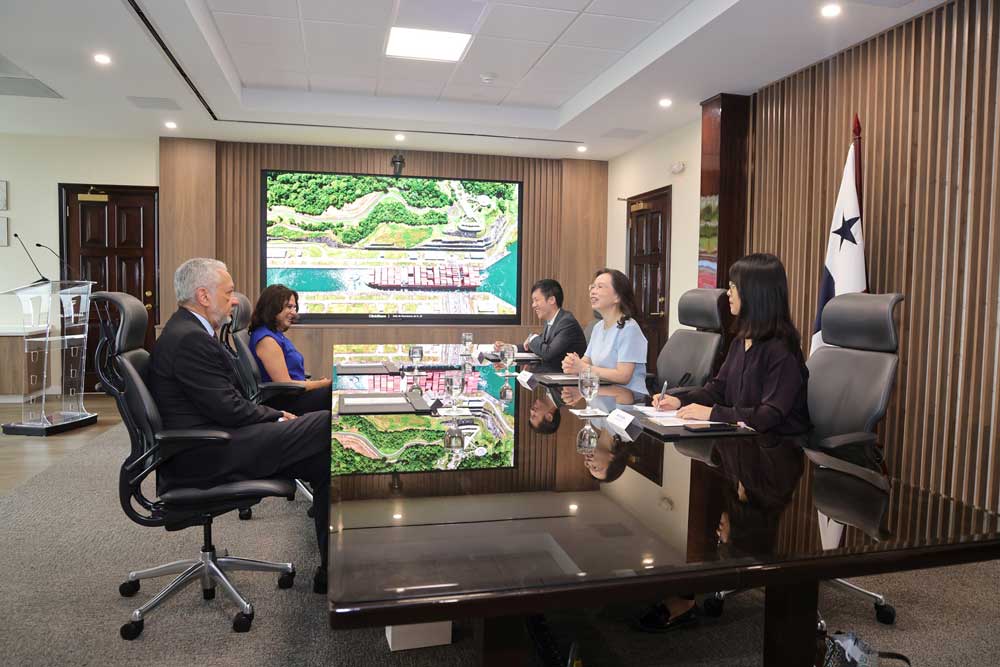 Embajada de China realiza visita de cortesía al Canal de Panamá