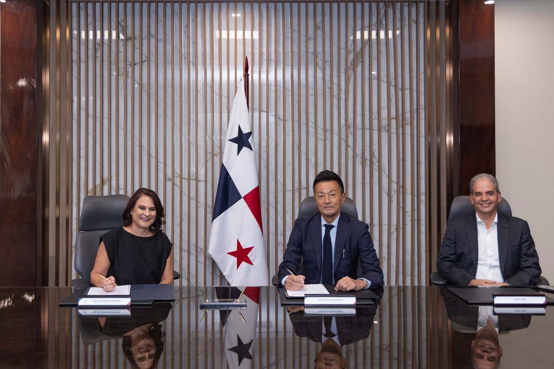 Ricardo Pérez y el Canal de Panamá firman convenio de cooperación para impulsar la sostenibilidad y la educación ambiental en la cuenca hidrográfica