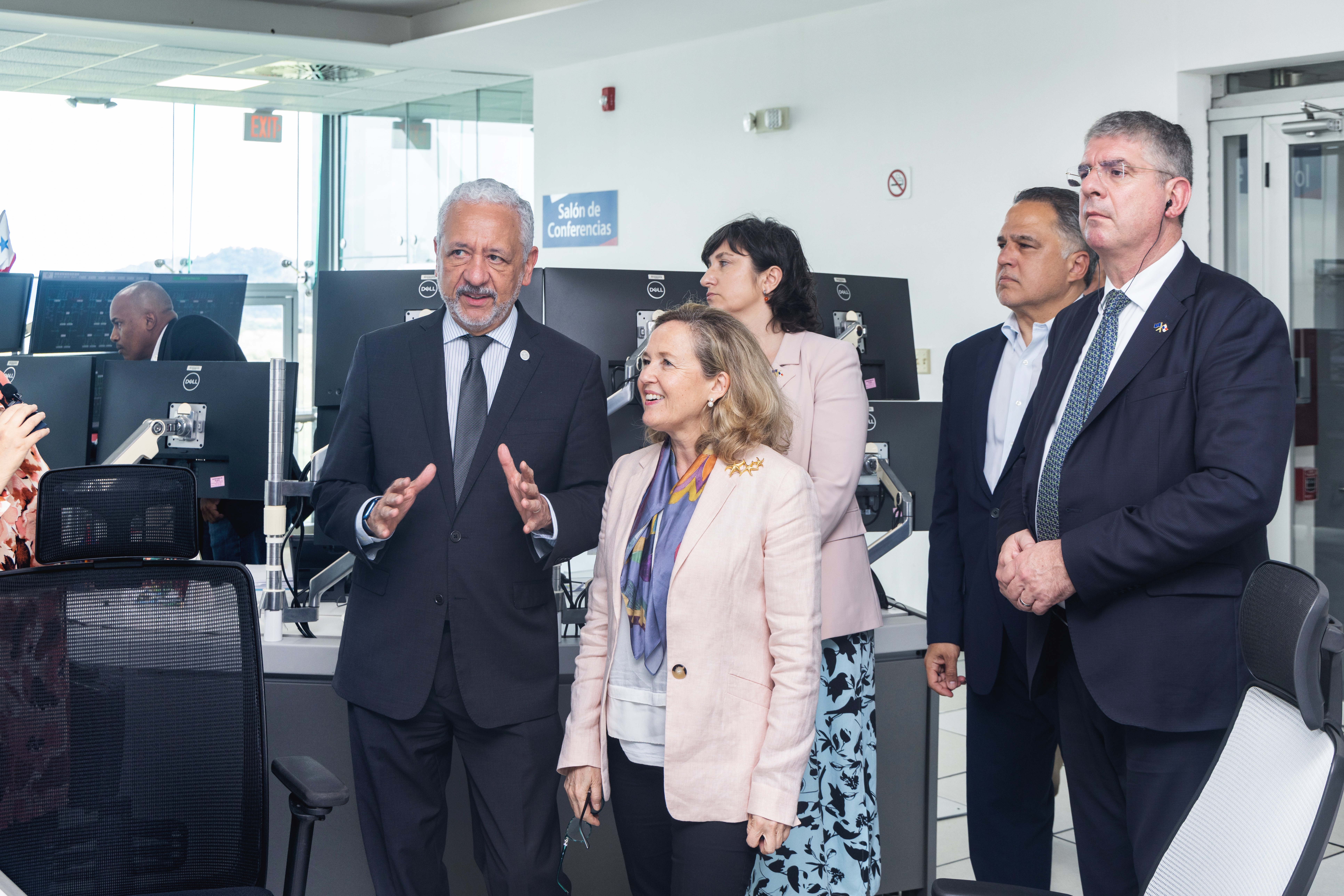 Presidenta del Banco Europeo de Inversiones visita el Canal de Panamá