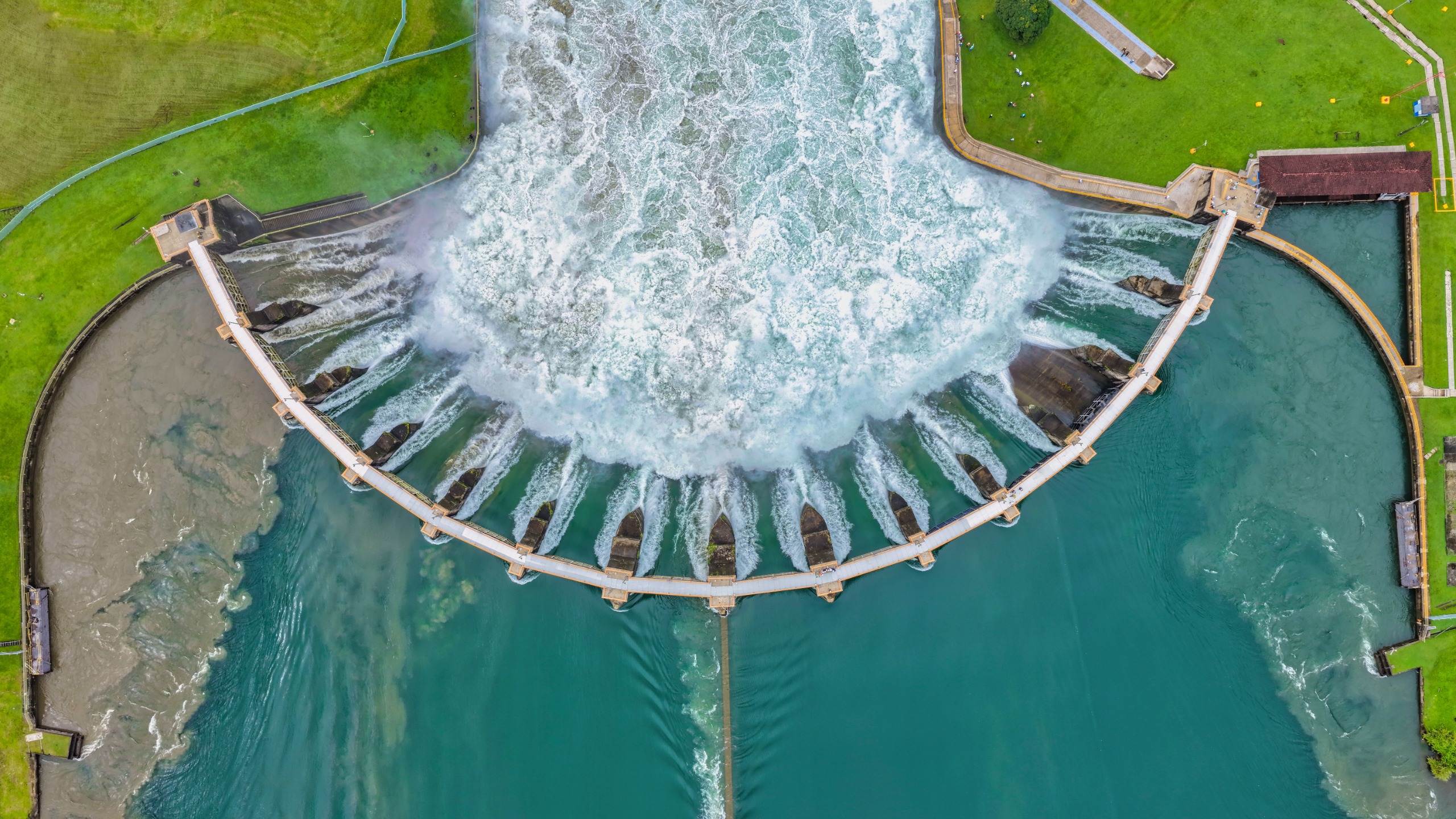 Canal de Panamá realiza prueba anual de compuertas del vertedero de Gatún