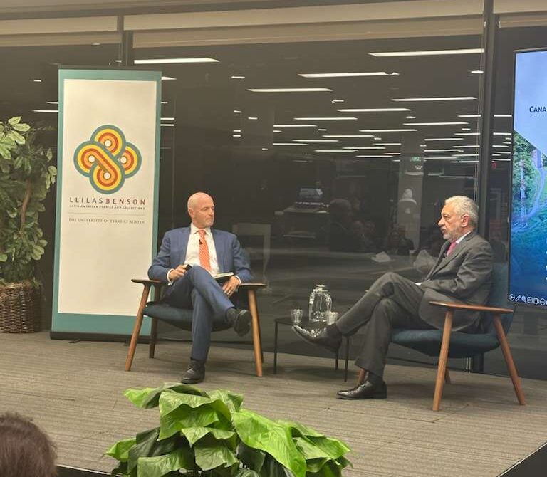 Administrador del Canal de Panamá visita la Universidad de Texas en Austin