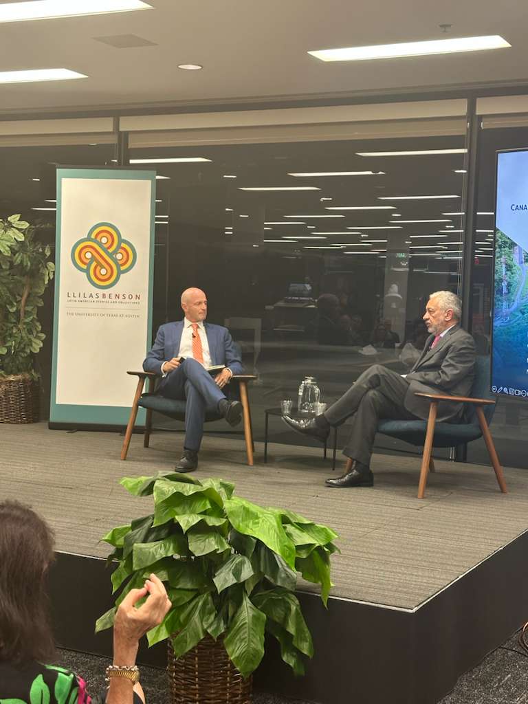 Administrador del Canal de Panamá visita la Universidad de Texas en Austin