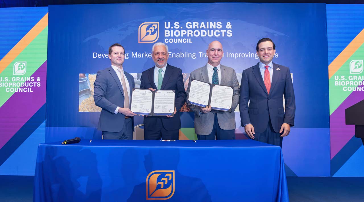 Canal de Panamá firma memorando de entendimiento con U.S. Grains & BioProducts Council