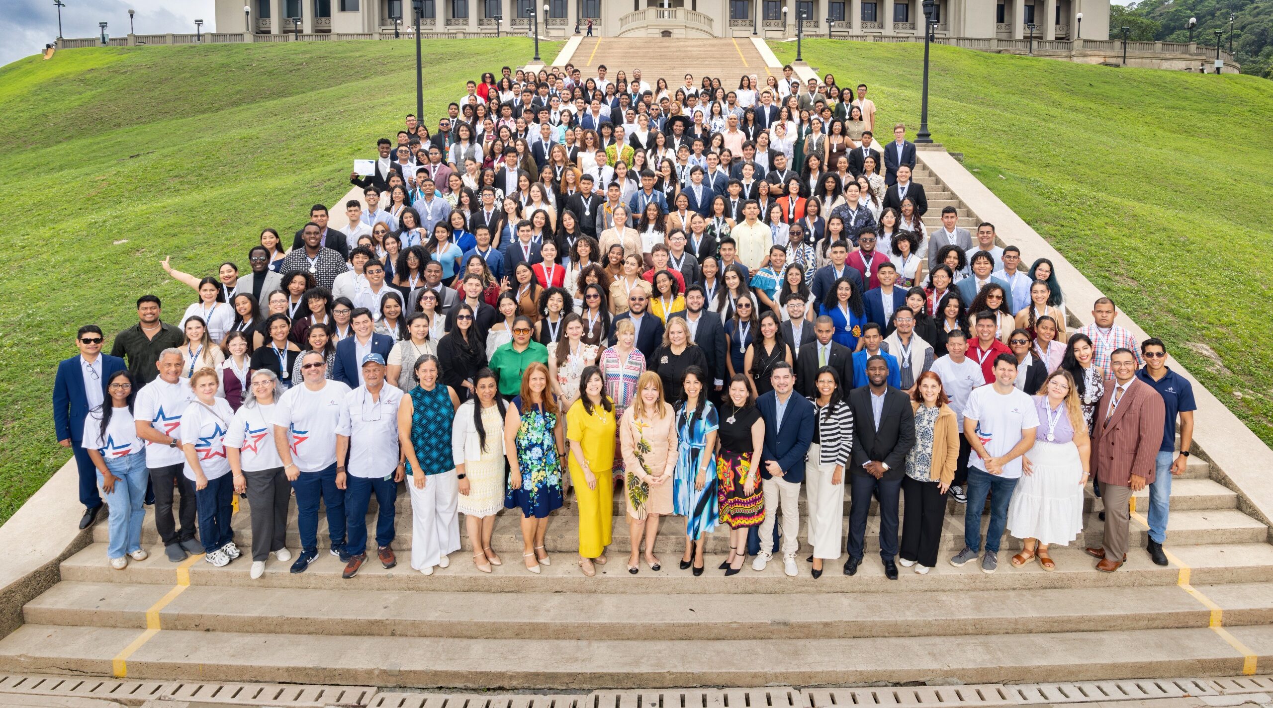 Más de 1,500 jóvenes transforman comunidades a través del Laboratorio Latinoamericano de Acción Ciudadana