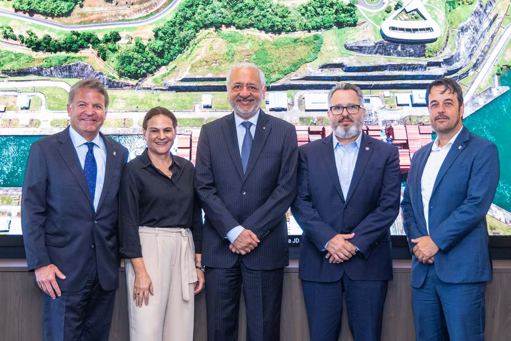 El Canal de Panamá y el Puerto de Houston renuevan acuerdo estratégico de cooperación 